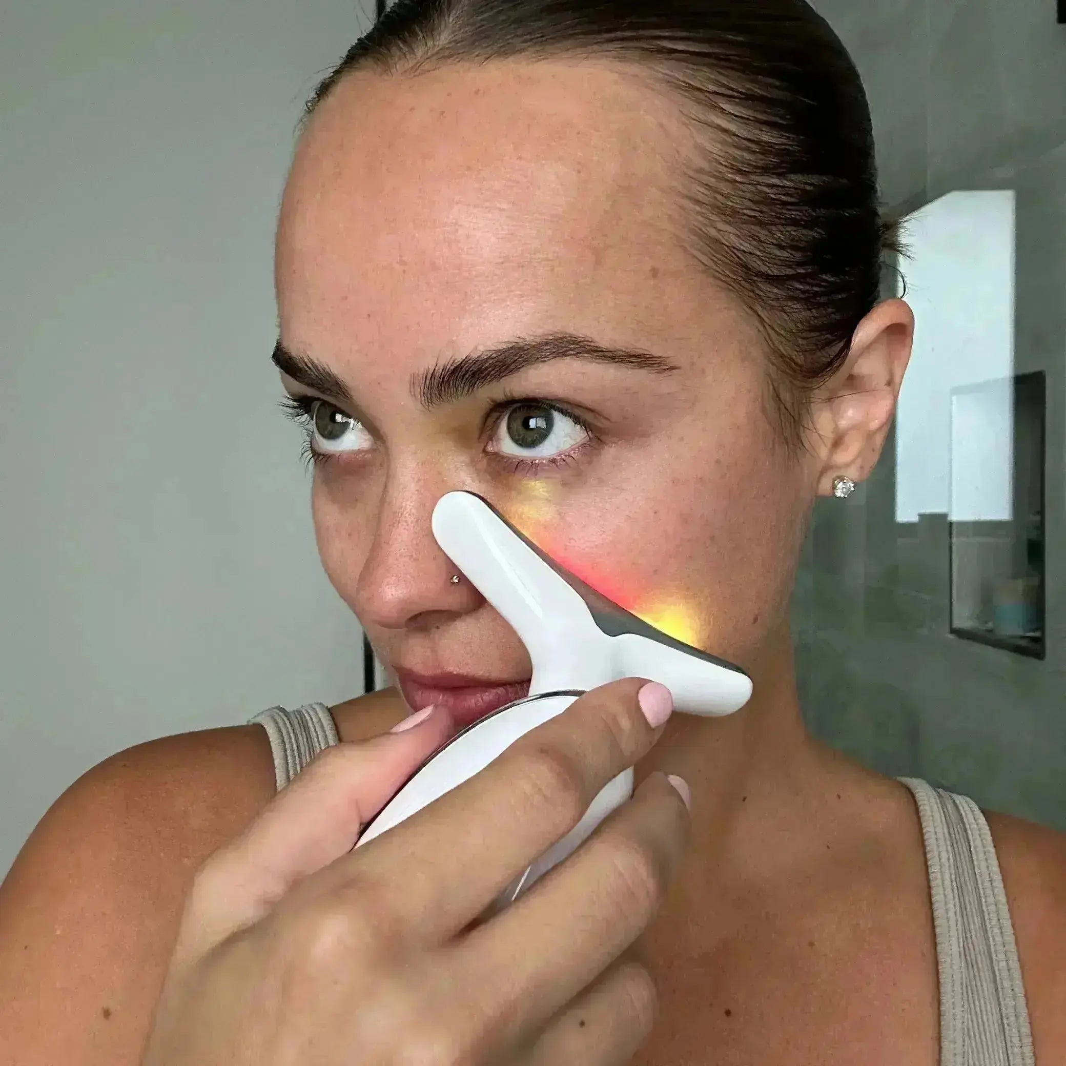 Eleanora™ Face Lifter